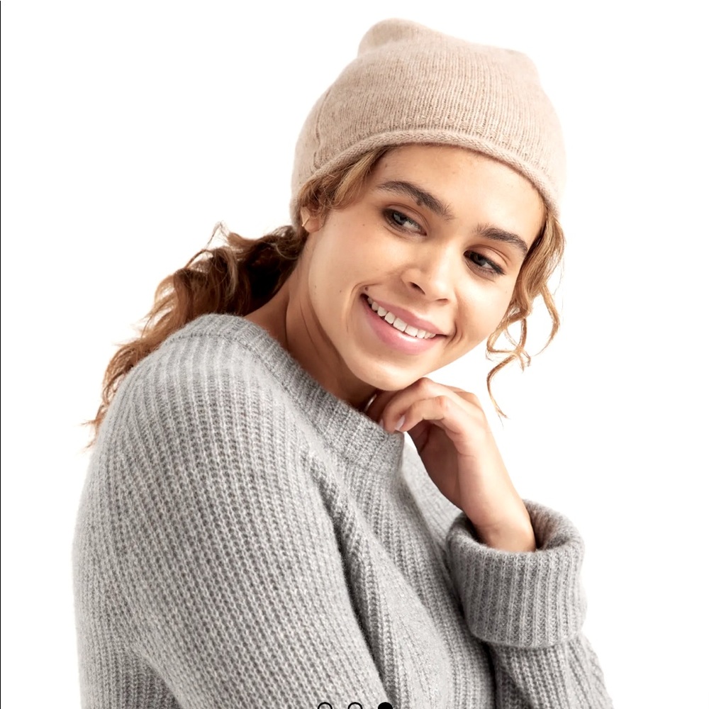 Quince cashmere beanie in oatmeal
